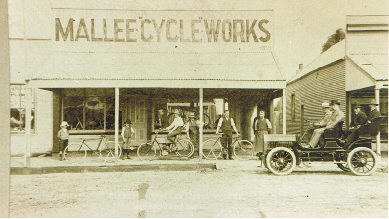 A belt drive bike with a small four stroke engine and pedal assist was built by the Mallee Cycle works in 1905